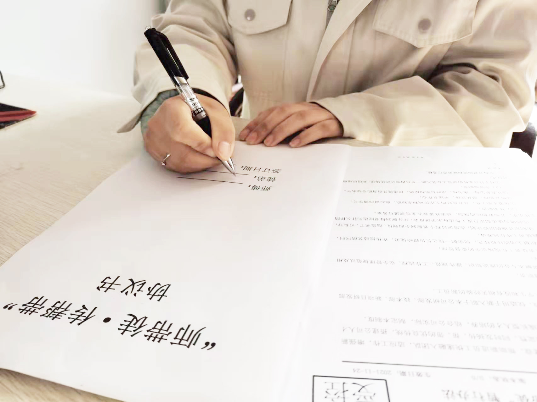 草莓视频下载大全最新颜料“以师带徒”助推人才强企工程